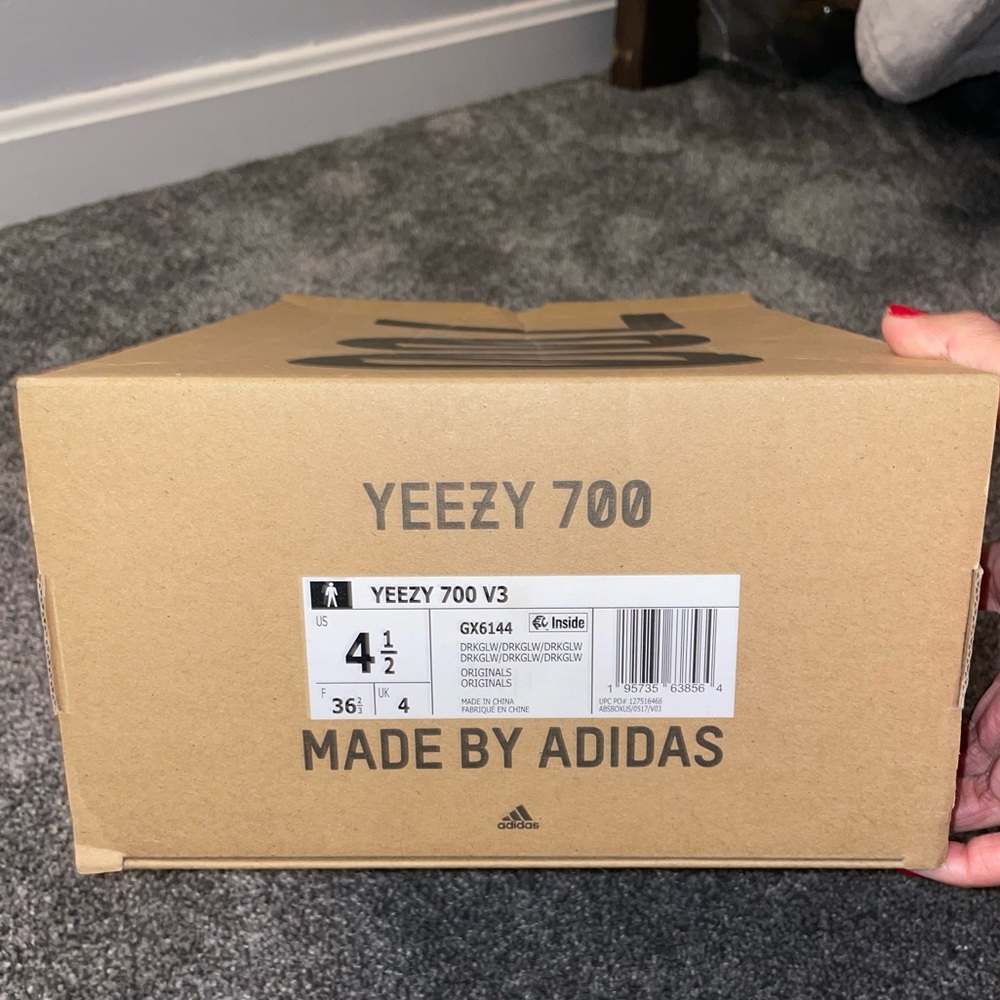 Yeezy 700 - Picture 3 of 3